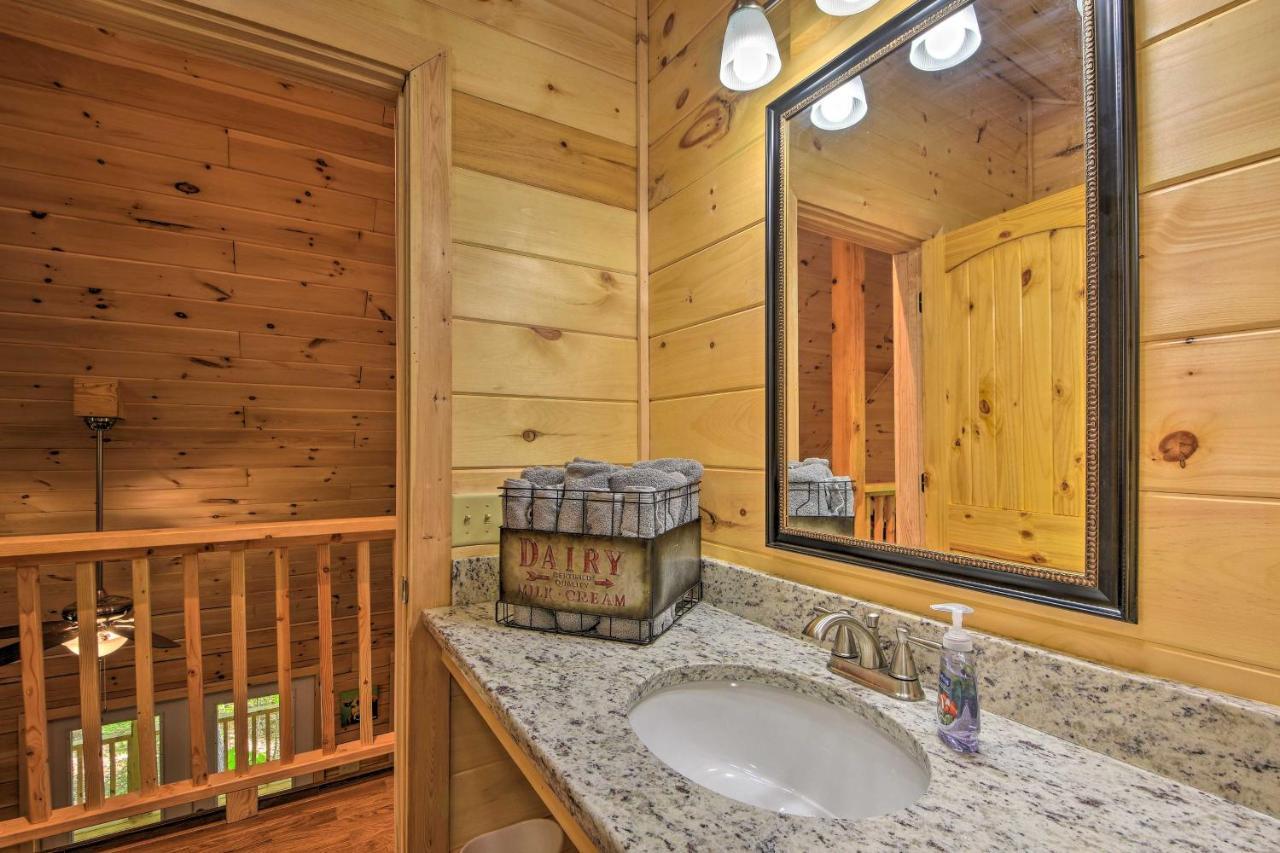Murphy Cabin With Spacious Deck And Forest Views! Eksteriør bilde